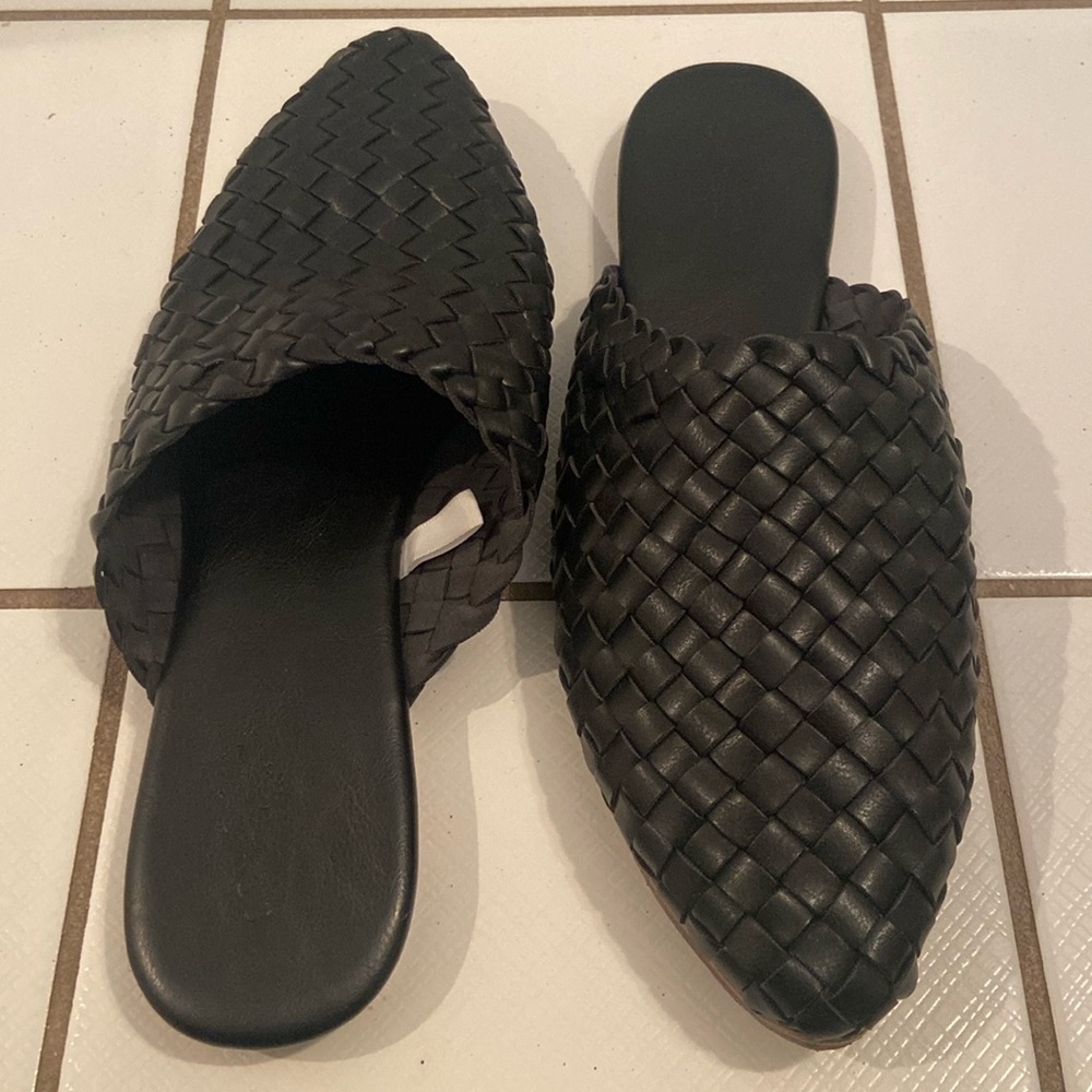 Universal Thread Black Woven Mules